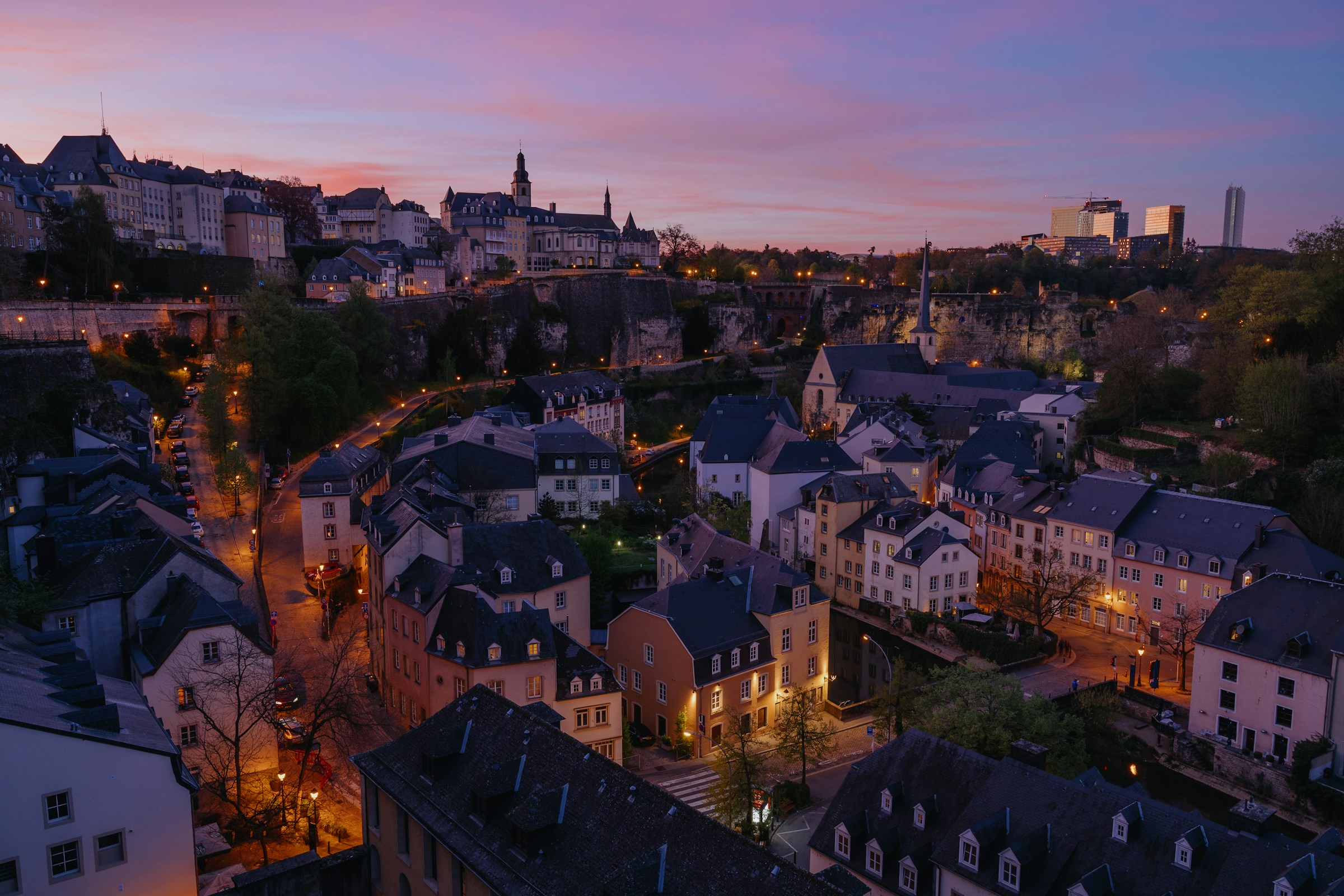 Luxemburg: Burg, Altstadt und Finanzzentrum.