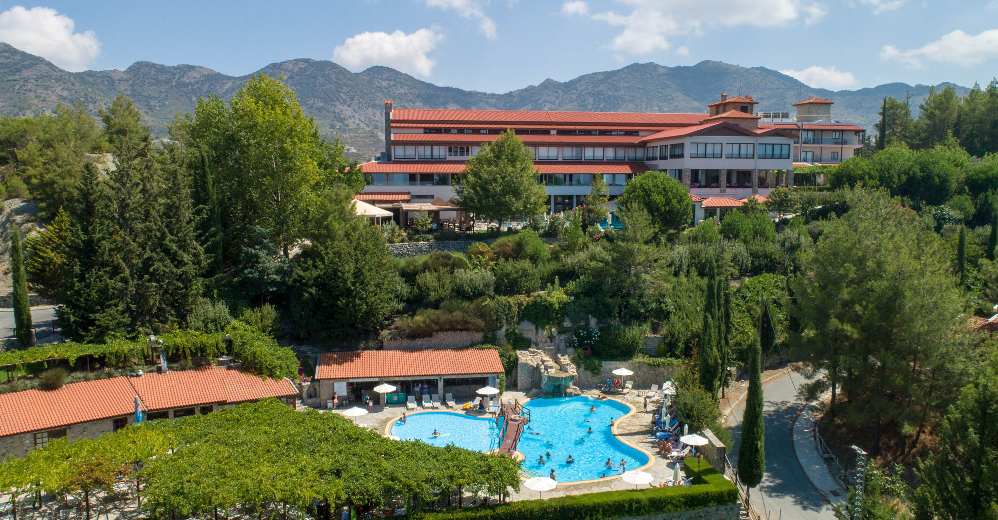 Rodon Mount Hotel mit Bergblick und Außenpool in Agros